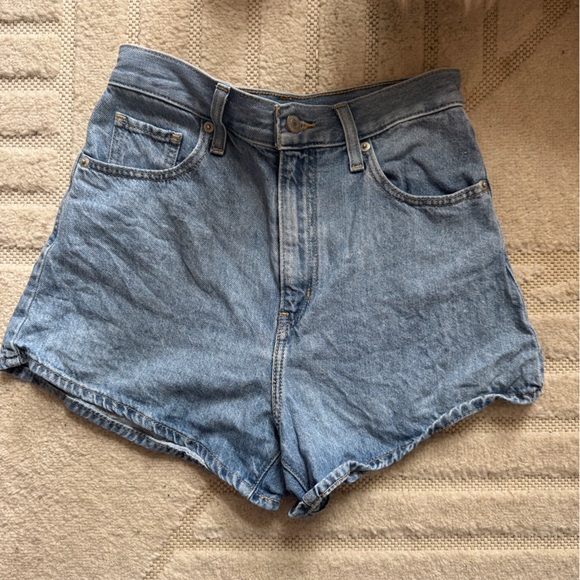 Levi’s high waisted mom shorts - Picture 1 of 3